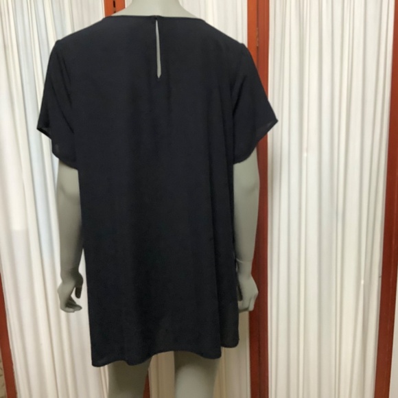 Vince Camuto Sequined Top Black White Abstract Short Sleeve Size 2X - Picture 3 of 9